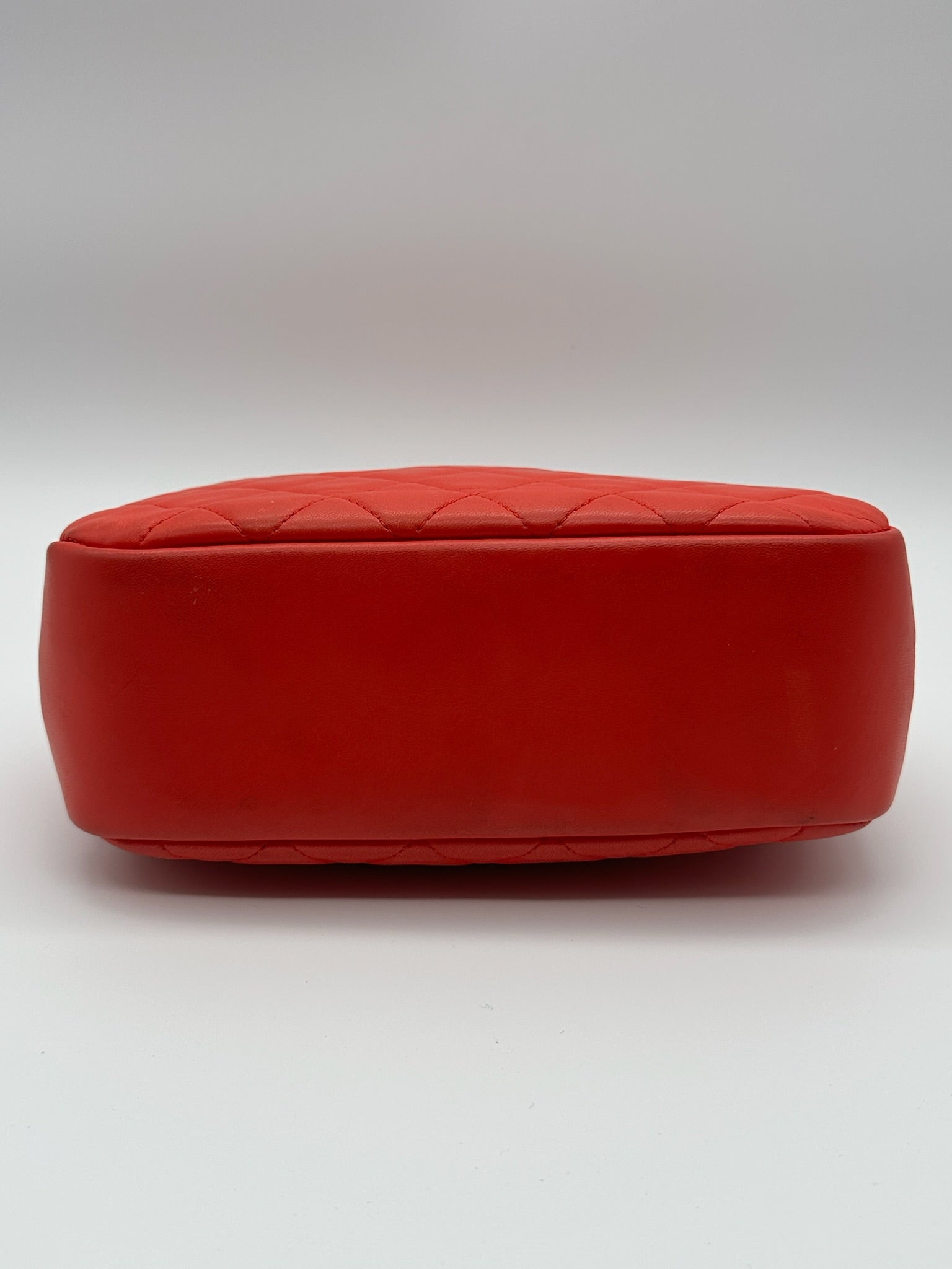Chanel Pochette Trousse Curvy in pelle di agnello color rosso/corallo