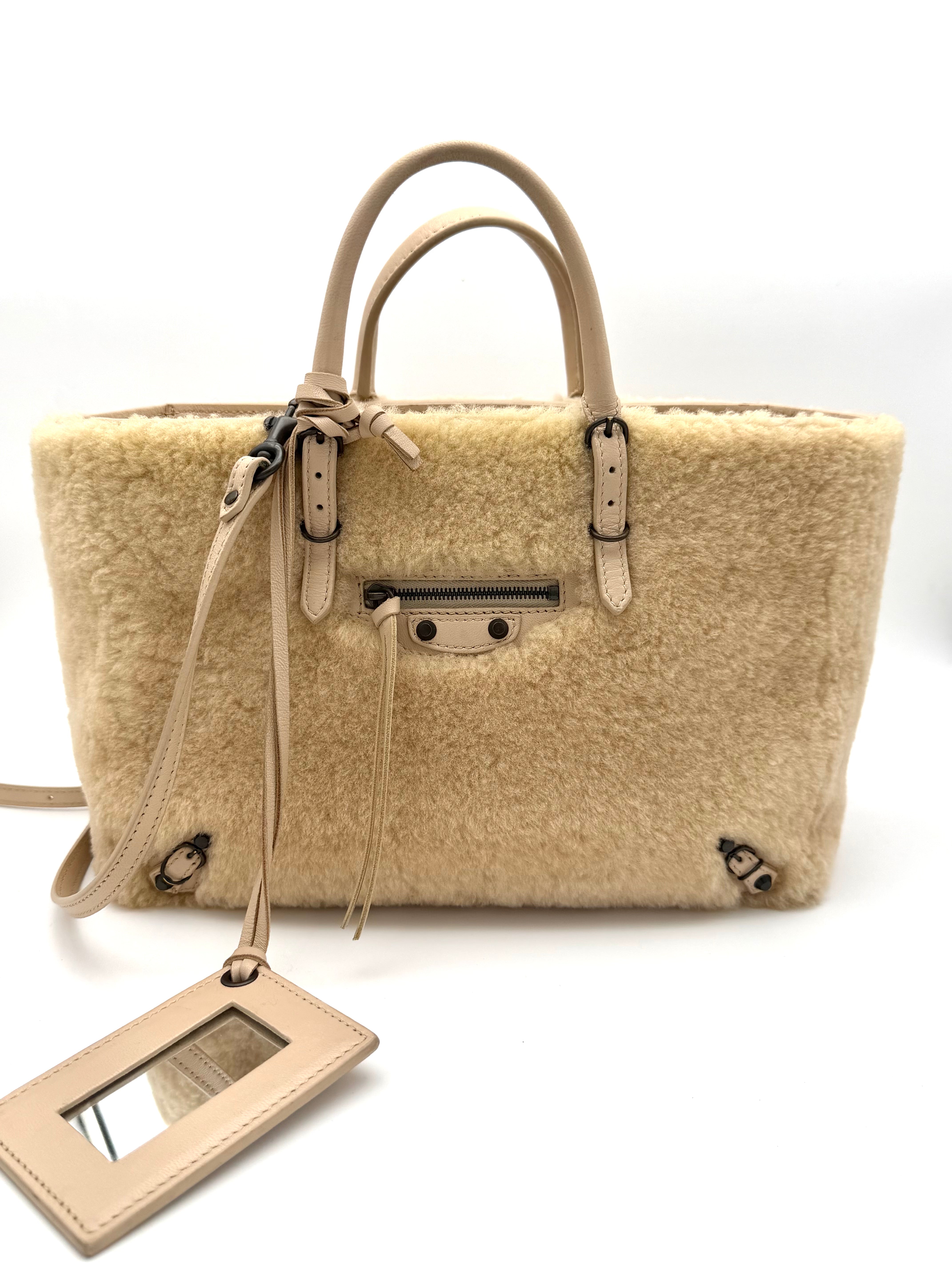 Balenciaga Papier A6 Zip Around in Shearling color Beige "Tapioca" misura media
