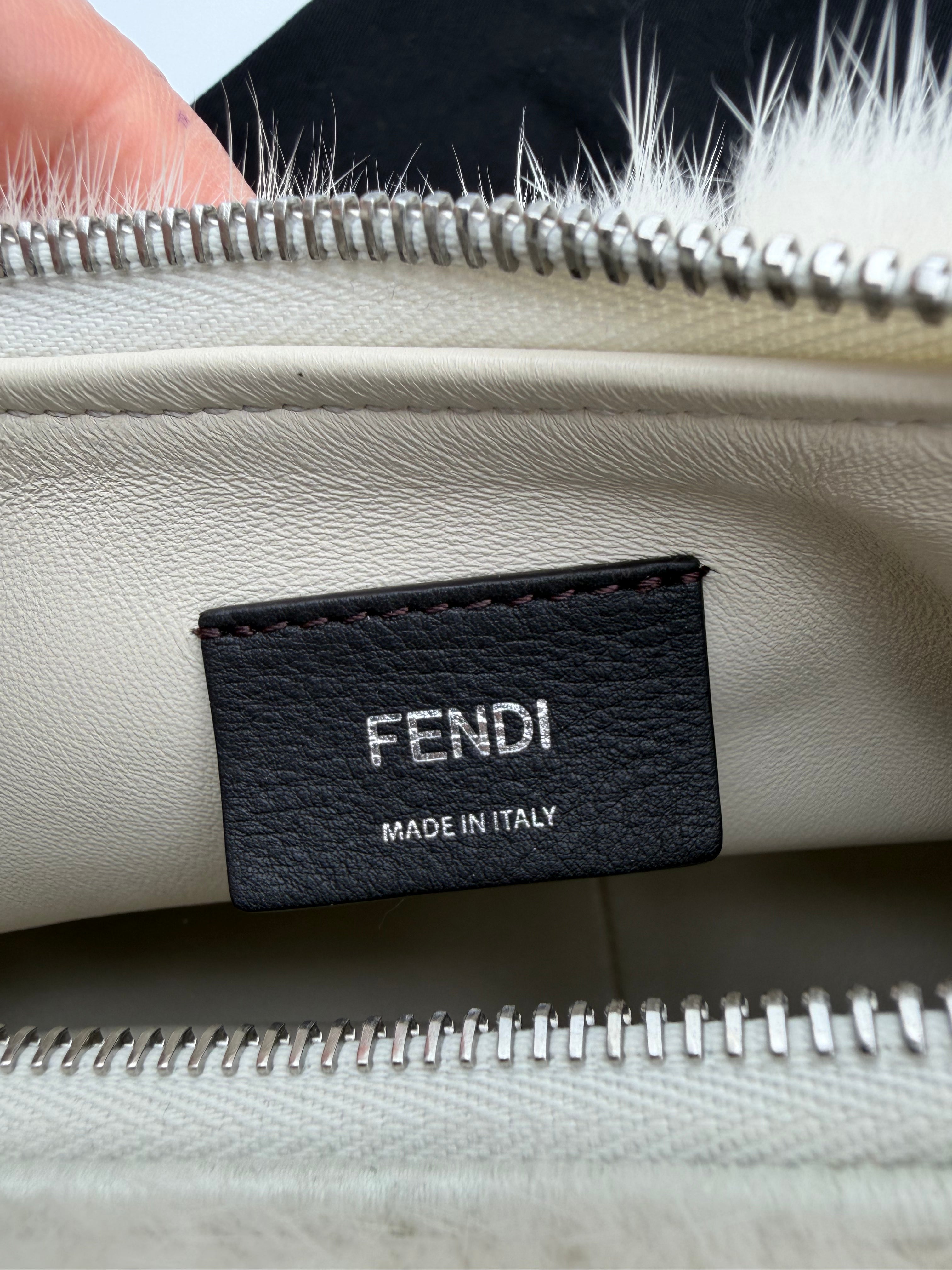 Fendi Fendigraphy Edizione Limitata in pelliccia di visone bianco latte misura small