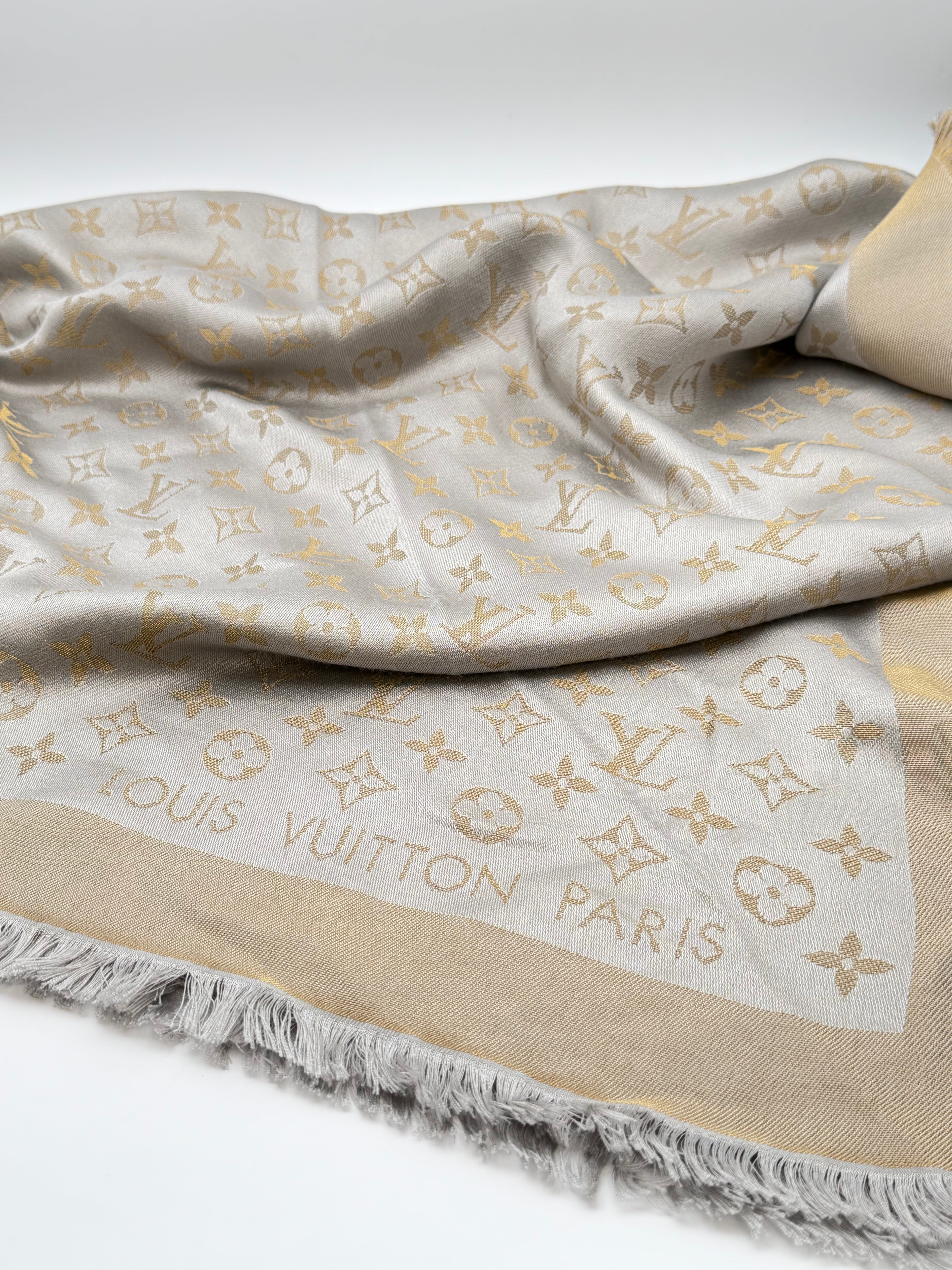 Louis Vuitton Stola in monogram Jacquard satinato