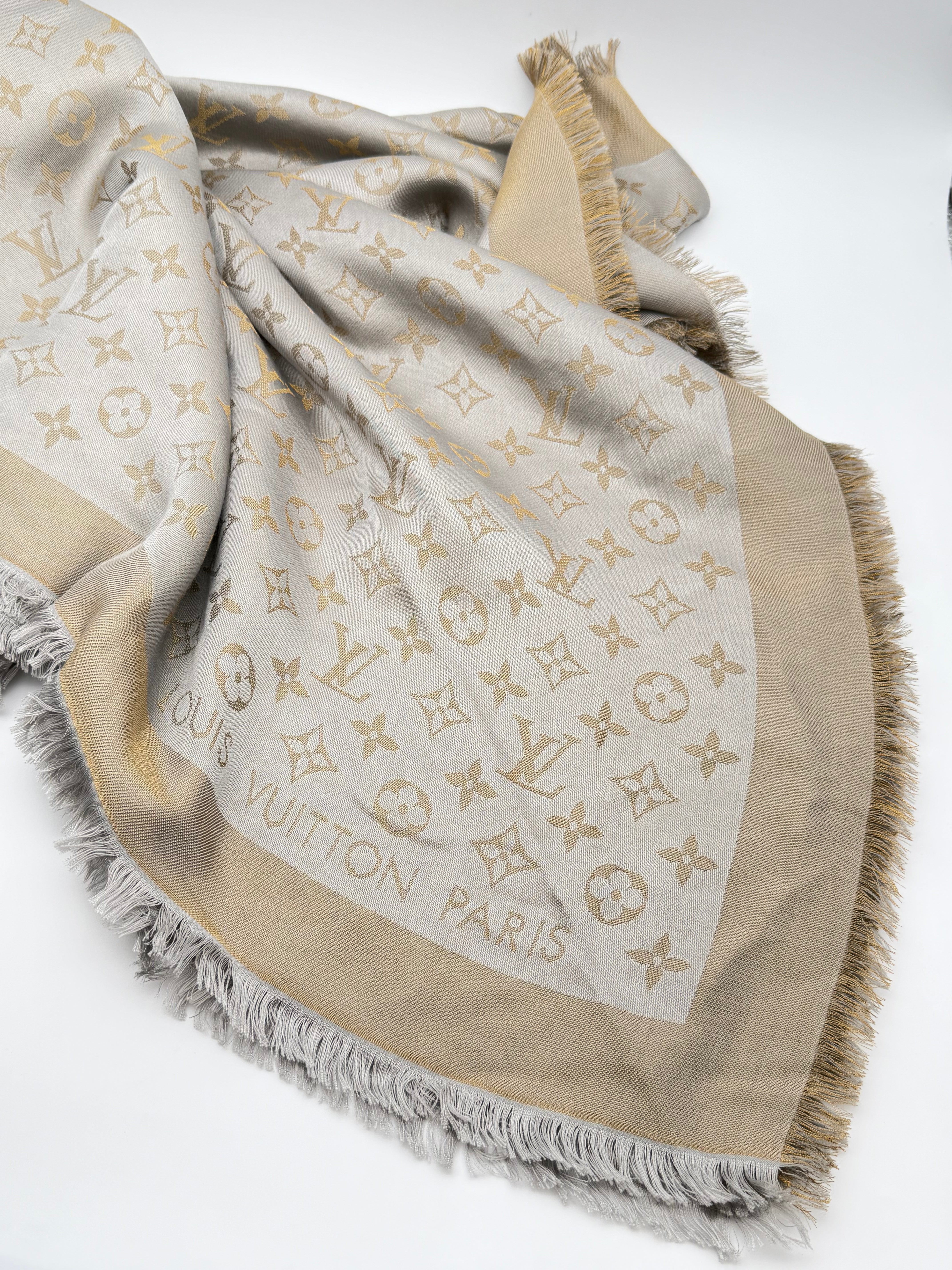 Louis Vuitton Stola in monogram Jacquard satinato