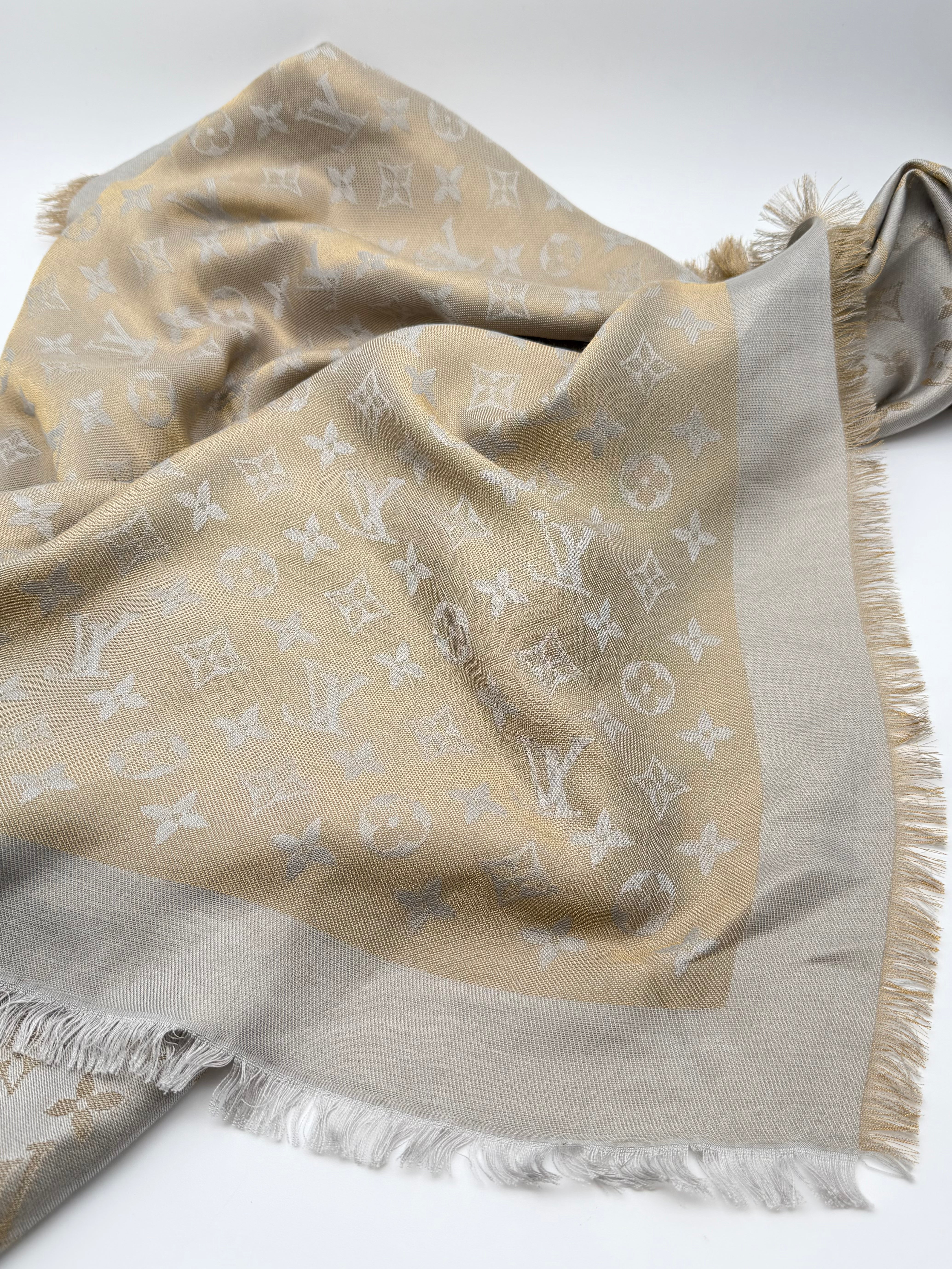 Louis Vuitton Stola in monogram Jacquard satinato