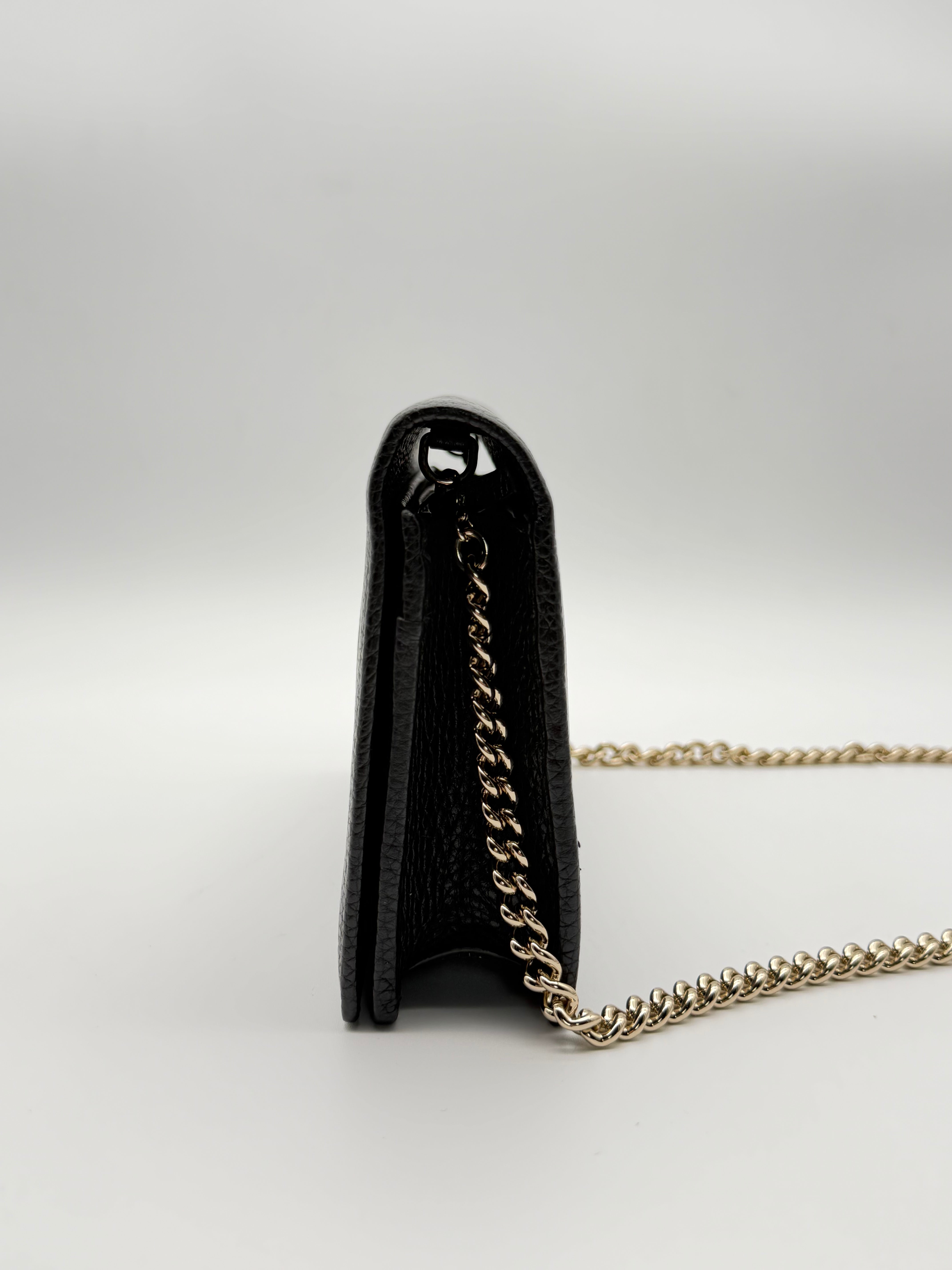 Gucci Soho Wallet on Chain GG in pelle martellata nera