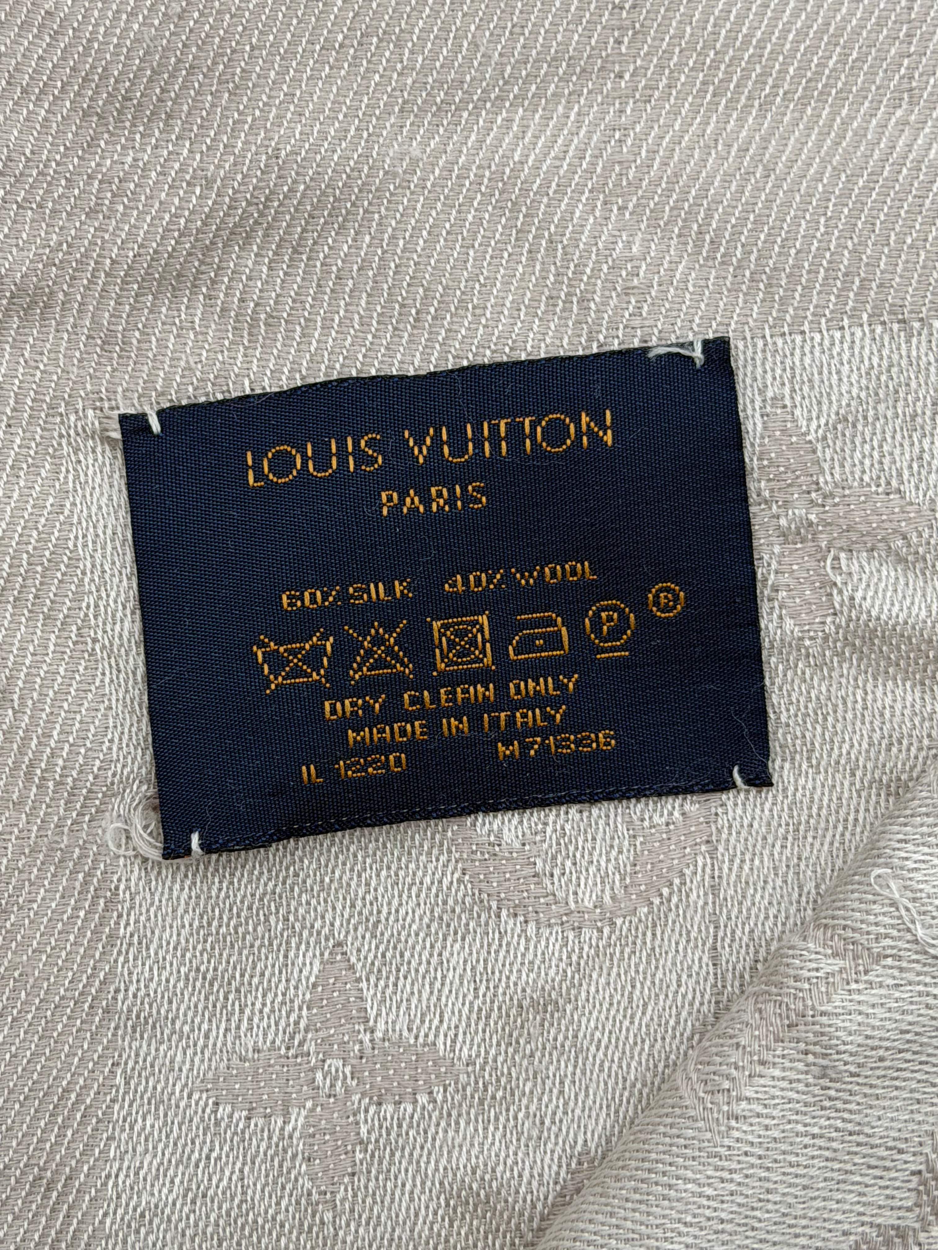 Louis Vuitton Stola in tessuto monogram grigio perla