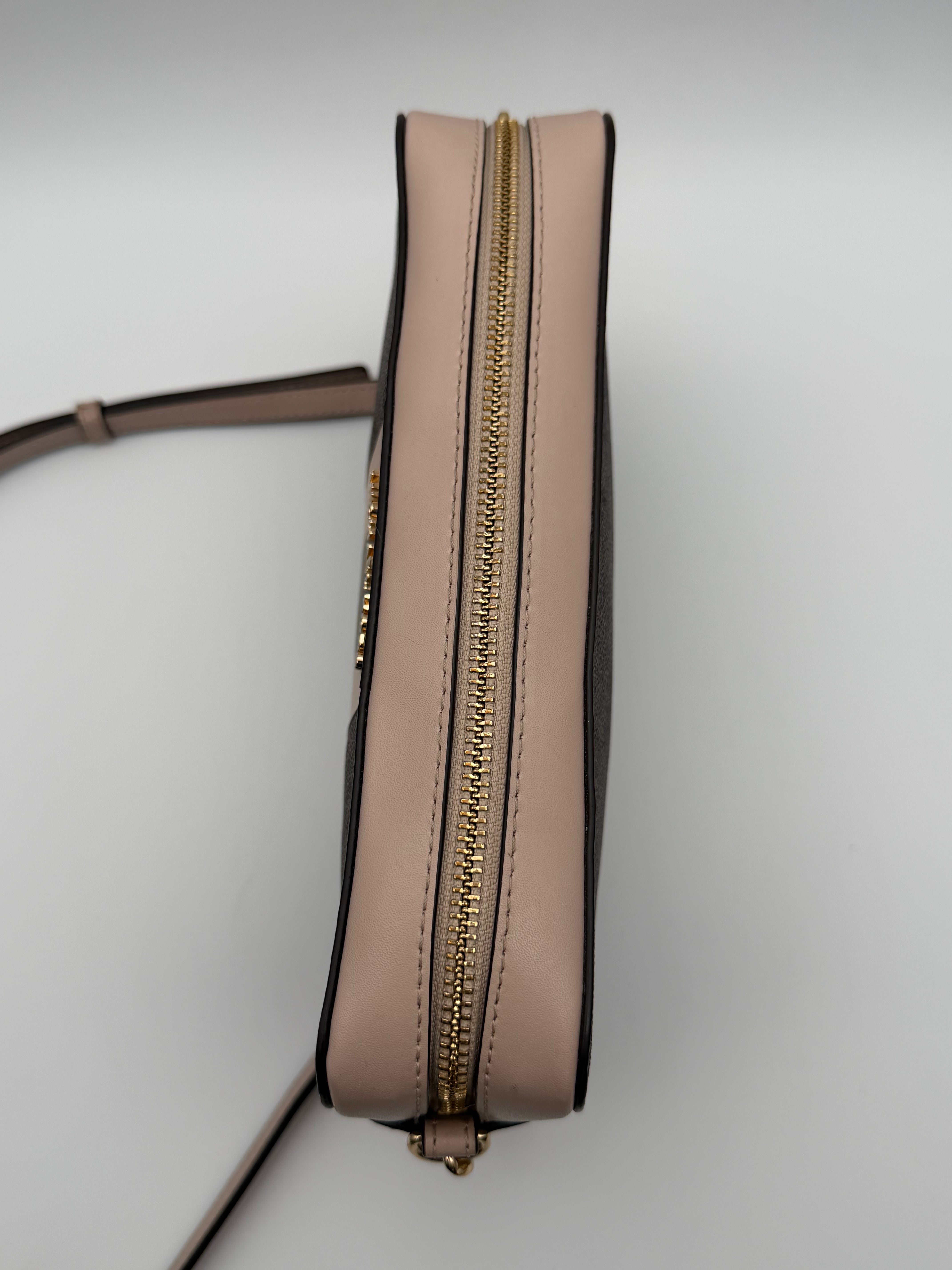 Michael Kors Borsa Jet Set Camera Bag Medium in Edizione a Righe e stampa MK All-Over