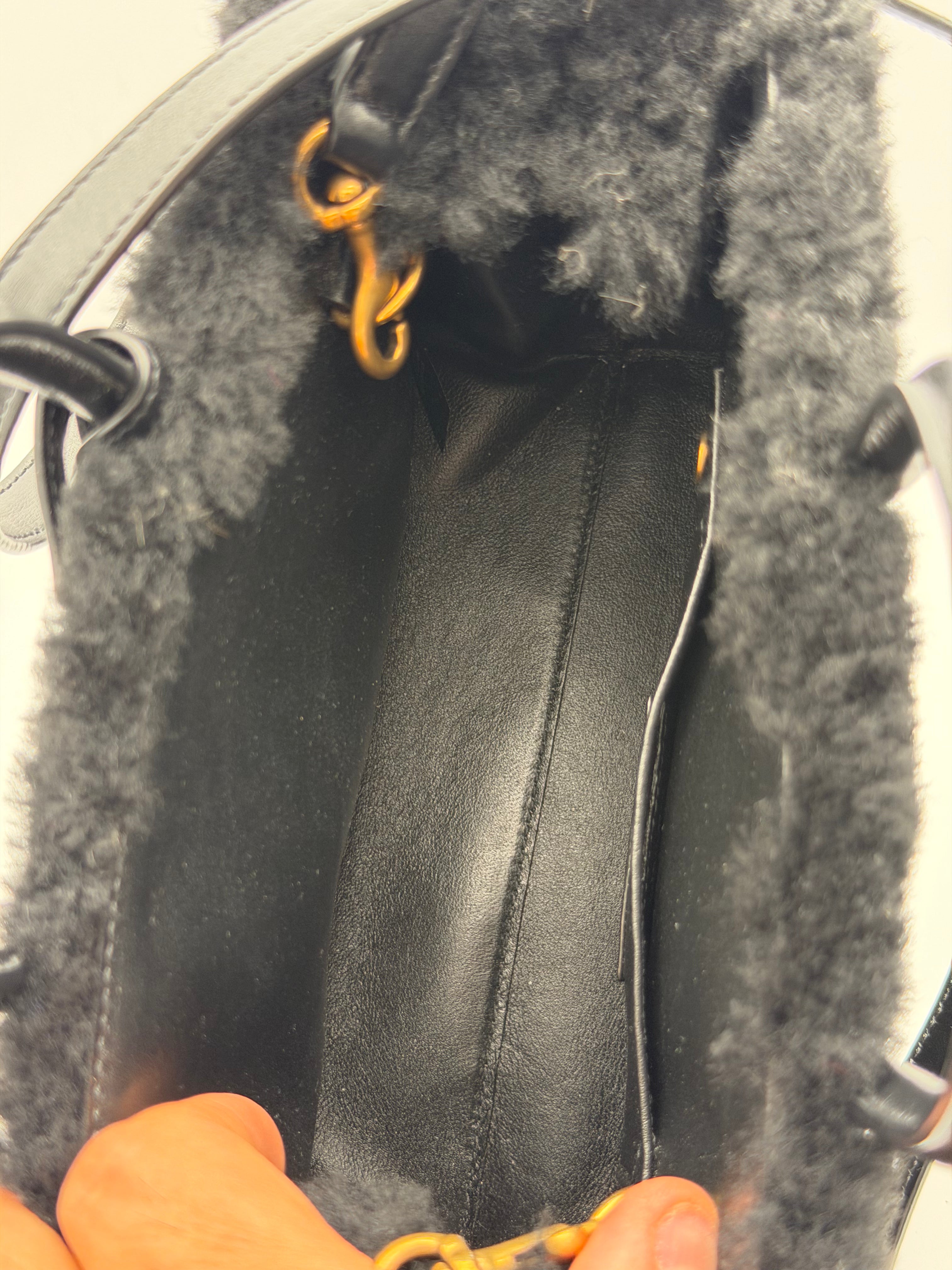 Saint Laurent Sac De Jour Nano in montone nero
