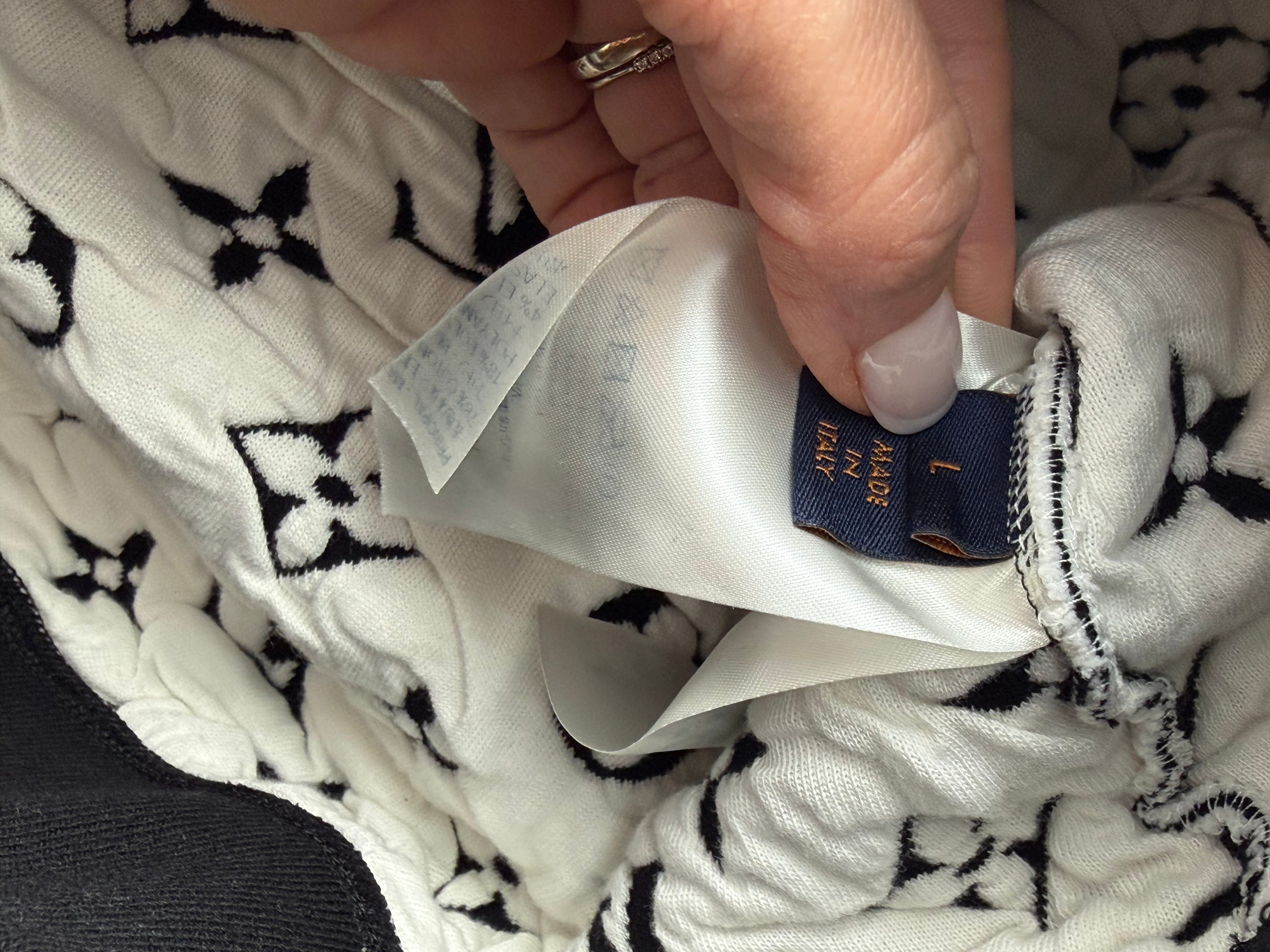 Louis Vuitton maglione/felpa nera con monogram bianco Limited Edition autunno/inverno 2020/2021 Virgil Abolì - SGER S.r.l.