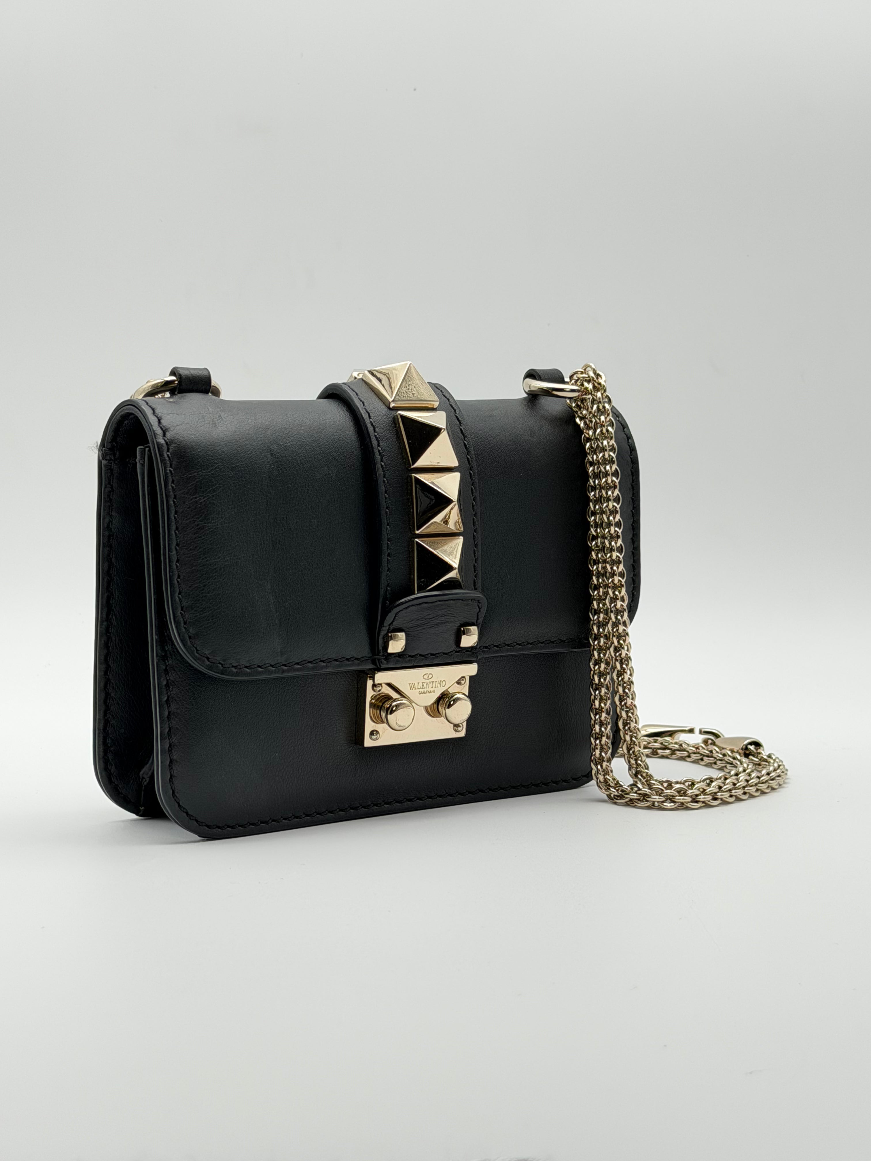 Valentino Garavani Glam Lock misura small in pelle di vitello nera