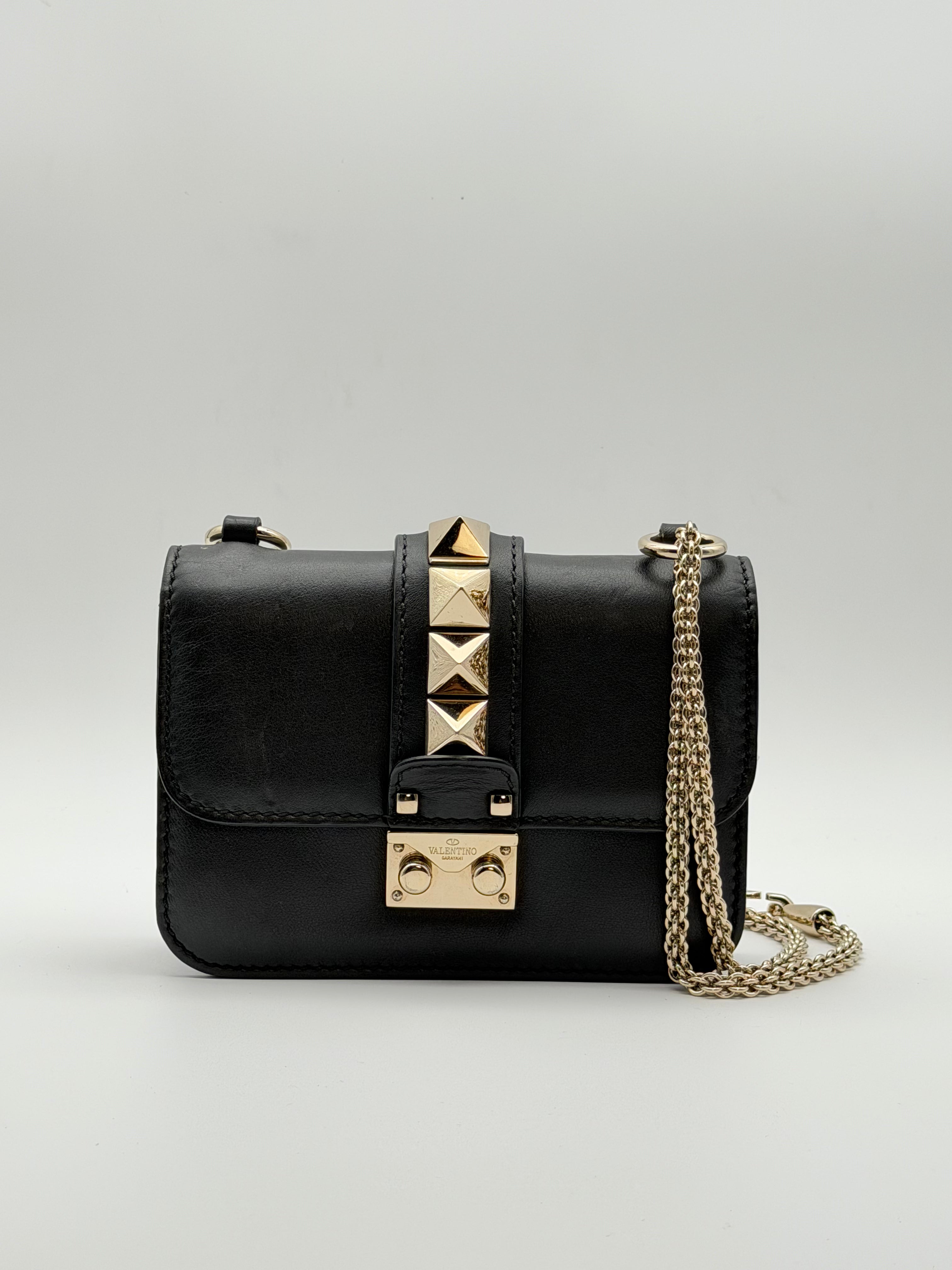 Valentino Garavani Glam Lock misura small in pelle di vitello nera