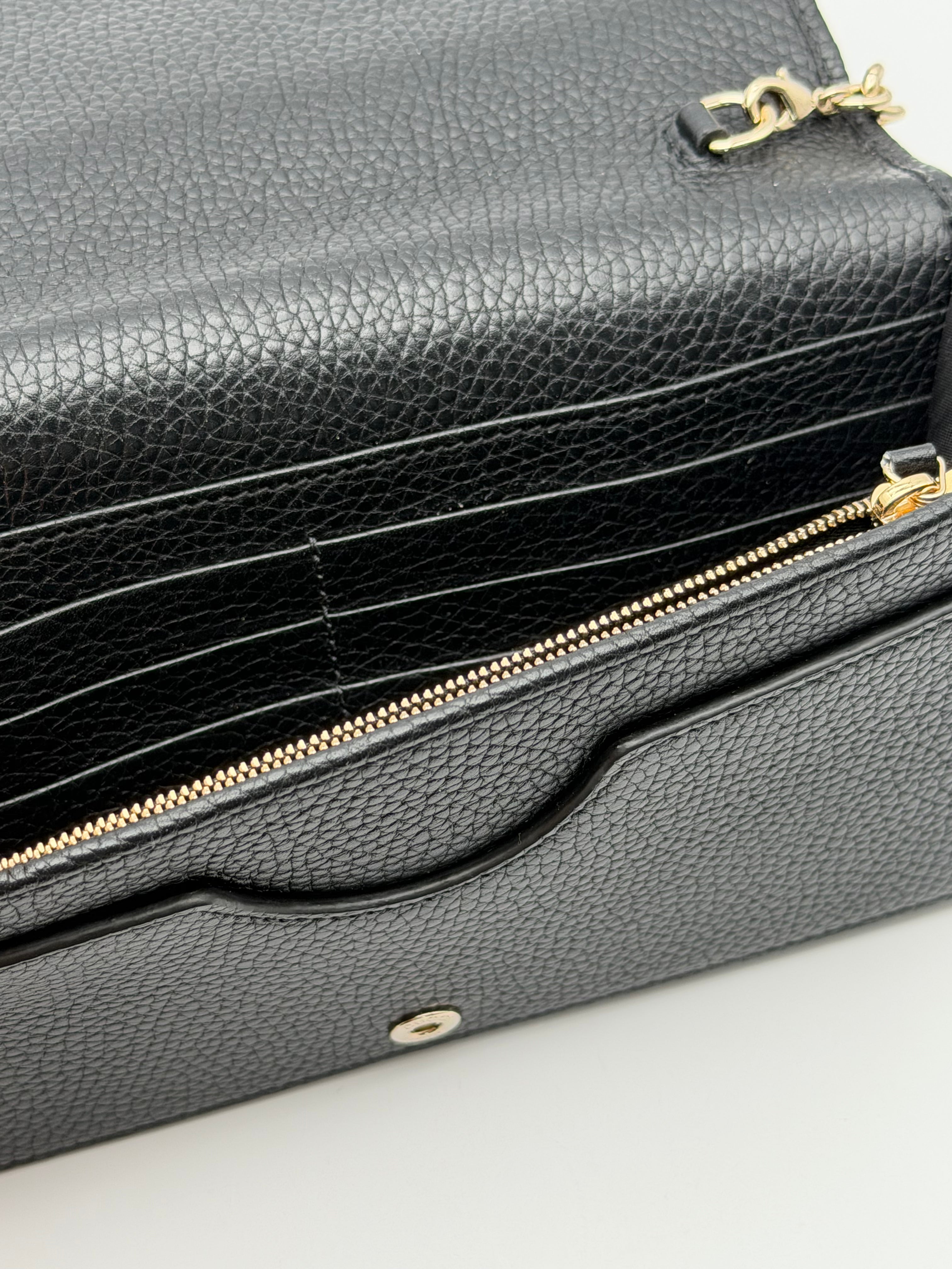 Gucci Soho Wallet on Chain GG in pelle martellata nera